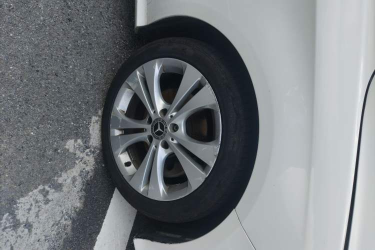 Used Mercedes-Benz B-Class 2018 B 200 Sport Edition Right Front Wheel Hub
