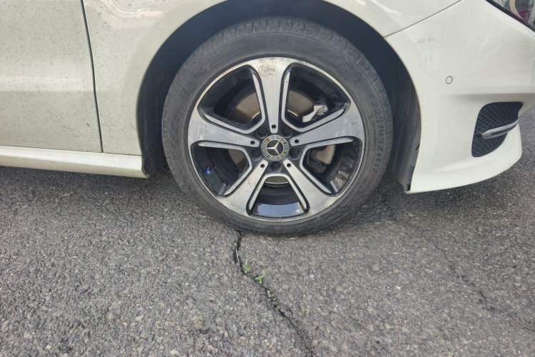 Used Mercedes-Benz B-Class 2018 B 200 Fashion Model Right Front Wheel Hub