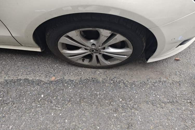 Used Mercedes-Benz B-Class 2018 B 200 Sport Edition Right Front Wheel Hub