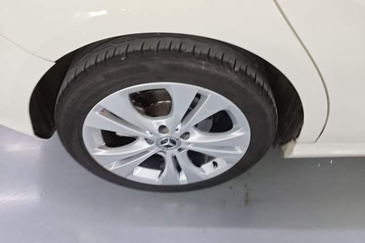 Used Mercedes-Benz B-Class 2018 B 200 Sport Edition Right Rear Wheel Hub