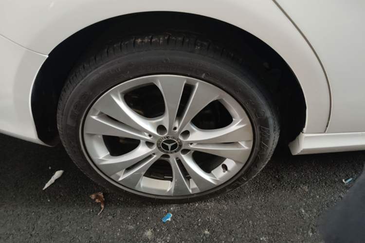 Used Mercedes-Benz B-Class 2018 B 200 Sport Edition Right Rear Wheel Hub