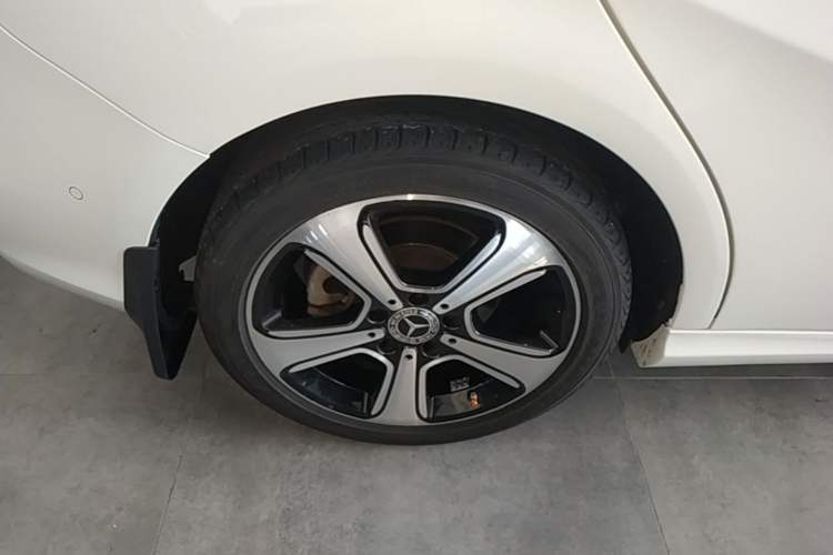 Used Mercedes-Benz B-Class 2018 B 200 Fashion Model Right Rear Wheel Hub