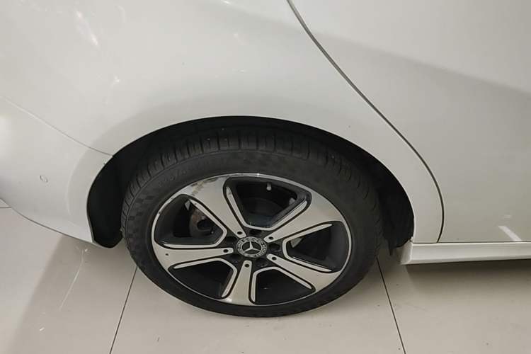 Used Mercedes-Benz B-Class 2018 B 200 Fashion Model Right Rear Wheel Hub