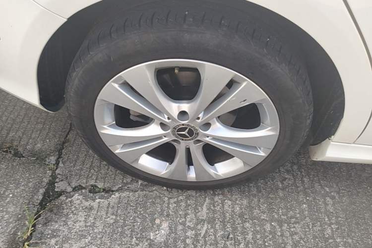 Used Mercedes-Benz B-Class 2018 B 200 Sport Edition Right Rear Wheel Hub