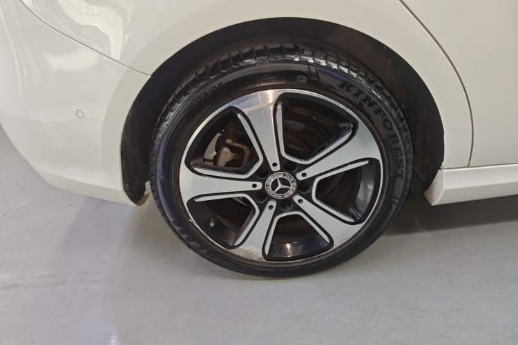 Used Mercedes-Benz B-Class 2018 B 200 Fashion Model Right Rear Wheel Hub