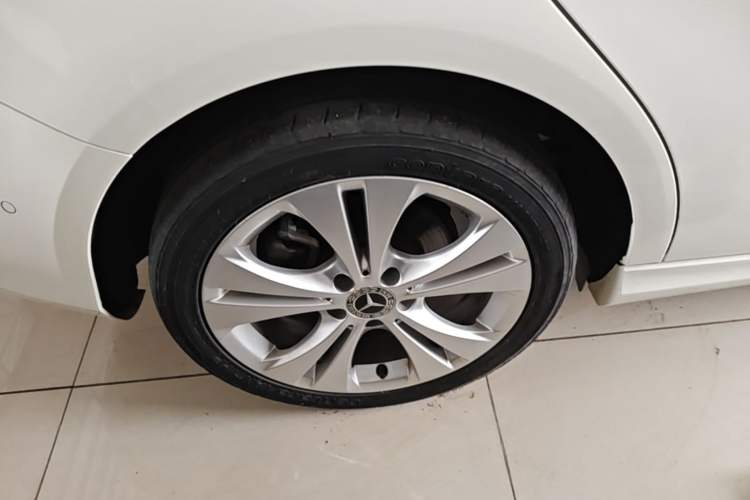 Used Mercedes-Benz B-Class 2018 B 200 Sport Edition Right Rear Wheel Hub