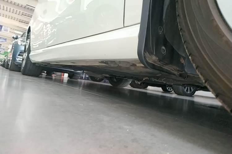 Used Mercedes-Benz B-Class 2018 B 200 Fashion Model Right Side Sill