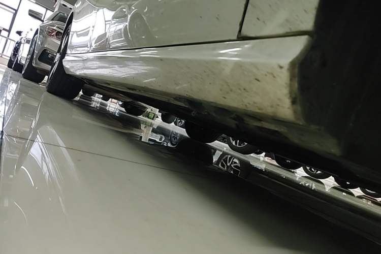 Used Mercedes-Benz B-Class 2018 B 200 Fashion Model Right Side Sill