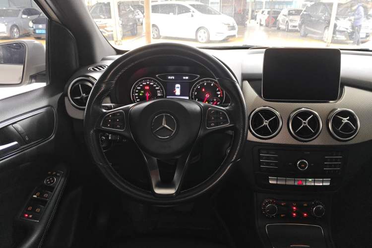 Used Mercedes-Benz B-Class 2018 B 200 Sport Edition Steering Wheel