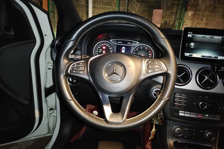 Used Mercedes-Benz B-Class 2018 B 200 Sport Edition Steering Wheel