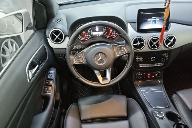Used Mercedes-Benz B-Class 2018 B 200 Sport Edition Steering Wheel