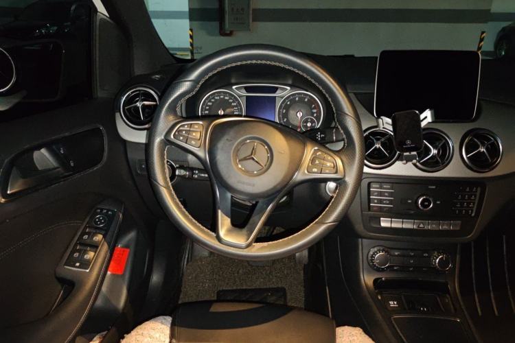 Used Mercedes-Benz B-Class 2018 B 200 Sport Edition Steering Wheel