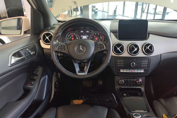 Used Mercedes-Benz B-Class 2018 B 200 Fashion Model Steering Wheel