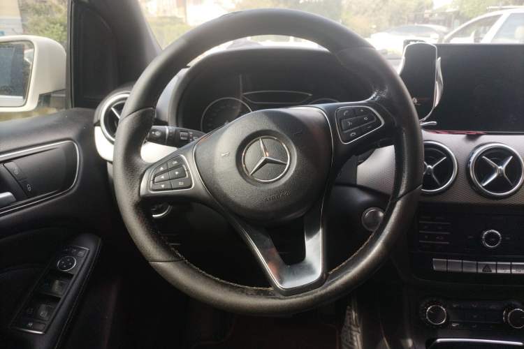 Used Mercedes-Benz B-Class 2018 B 200 Sport Edition Steering Wheel