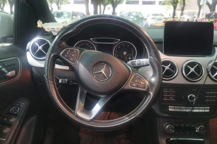 Used Mercedes-Benz B-Class 2018 B 200 Sport Edition Steering Wheel