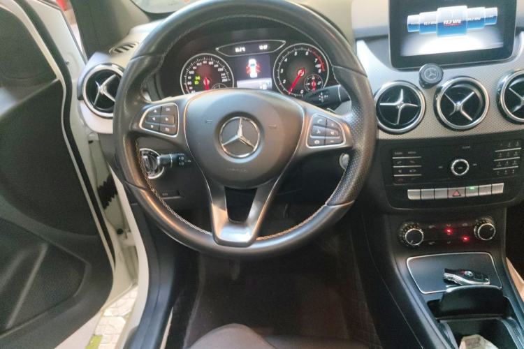 Used Mercedes-Benz B-Class 2018 B 200 Sport Edition Steering Wheel