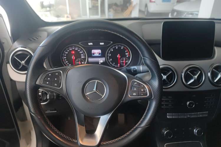 Used Mercedes-Benz B-Class 2018 B 200 Sport Edition Steering Wheel