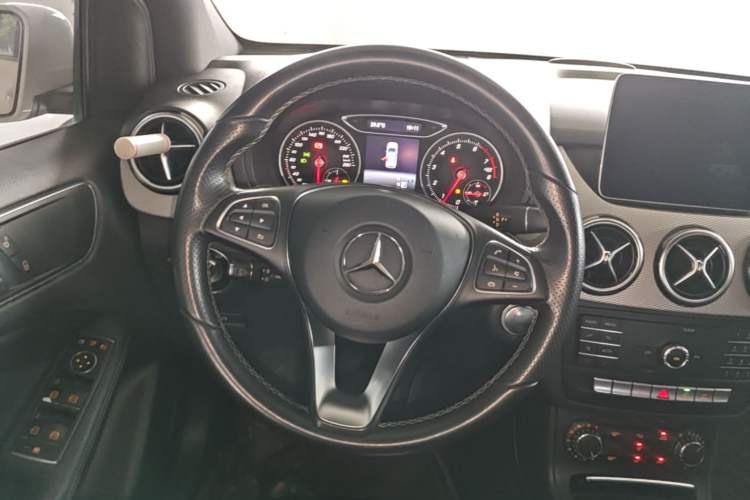 Used Mercedes-Benz B-Class 2018 B 200 Sport Edition Steering Wheel