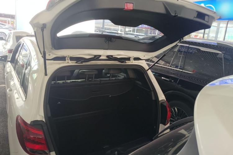 Used Mercedes-Benz B-Class 2018 B 200 Sport Edition Trunk