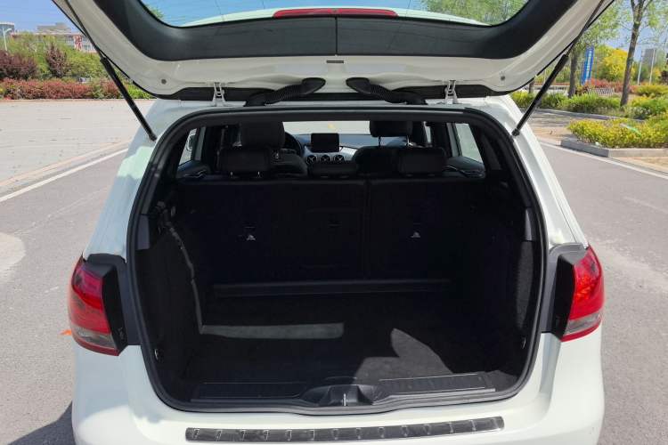 Used Mercedes-Benz B-Class 2018 B 200 Sport Edition Trunk