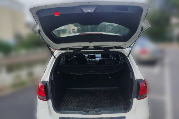 Used Mercedes-Benz B-Class 2018 B 200 Sport Edition Trunk
