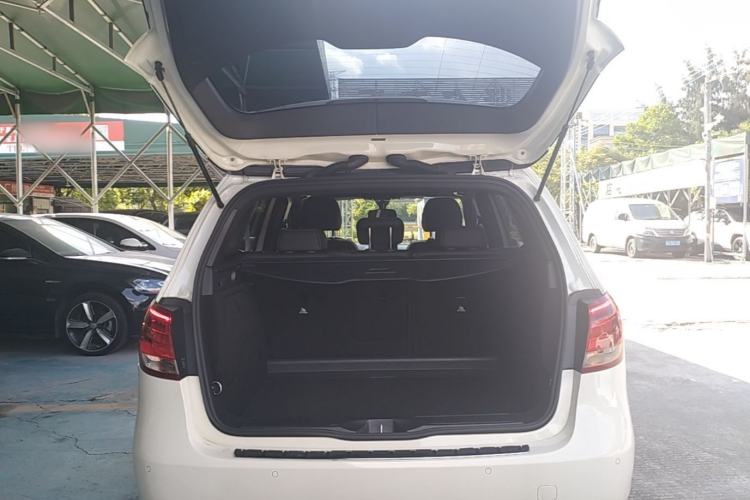 Used Mercedes-Benz B-Class 2018 B 200 Sport Edition Trunk