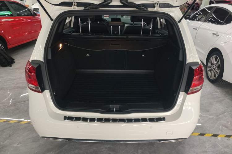 Used Mercedes-Benz B-Class 2018 B 200 Sport Edition Trunk