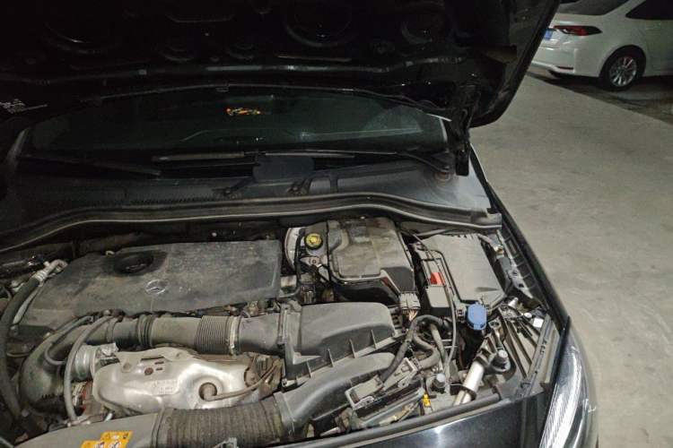 Used Mercedes-Benz B-Class 2019 B 200 Fashion Model Engine Bay Left