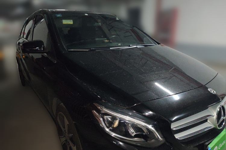 Used Mercedes-Benz B-Class 2019 B 200 Fashion Model Front Right 45 Deg
