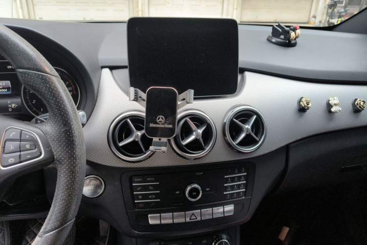 Used Mercedes-Benz B-Class 2019 B 200 Sport Edition Audio And AC Panel
