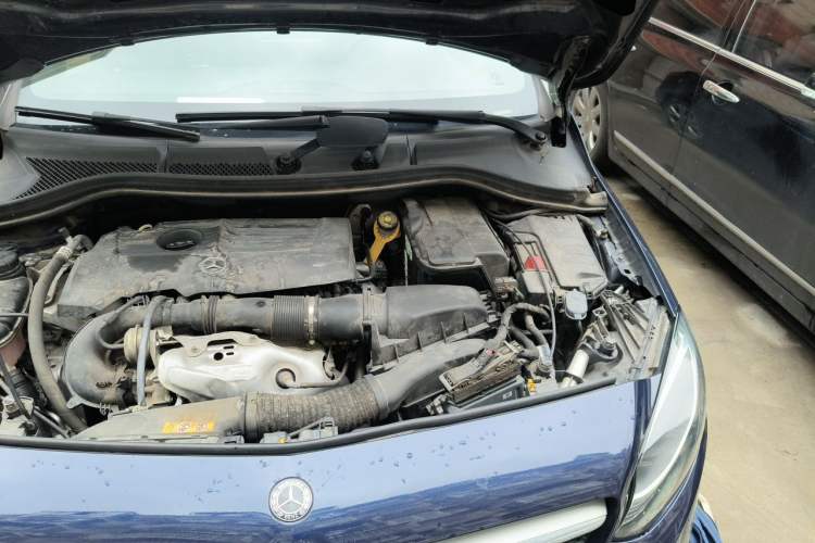 Used Mercedes-Benz B-Class 2019 B 200 Sport Edition Engine Bay Left