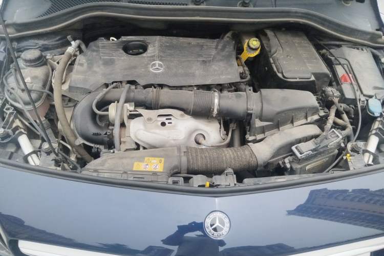 Used Mercedes-Benz B-Class 2019 B 200 Fashion Model Engine Bay