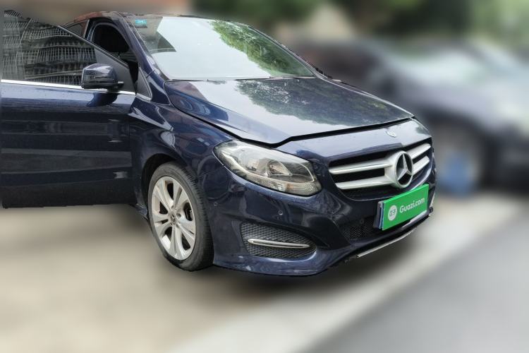 Used Mercedes-Benz B-Class 2019 B 200 Sport Edition Front Right 45 Deg