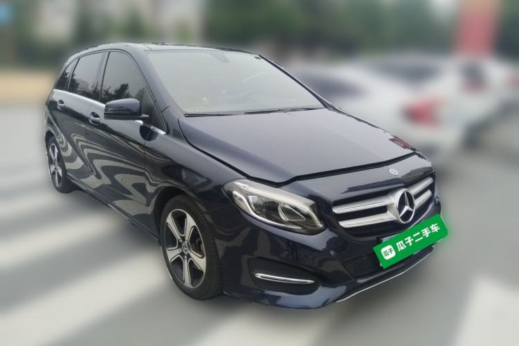 Used Mercedes-Benz B-Class 2019 B 200 Fashion Model Front Right 45 Deg