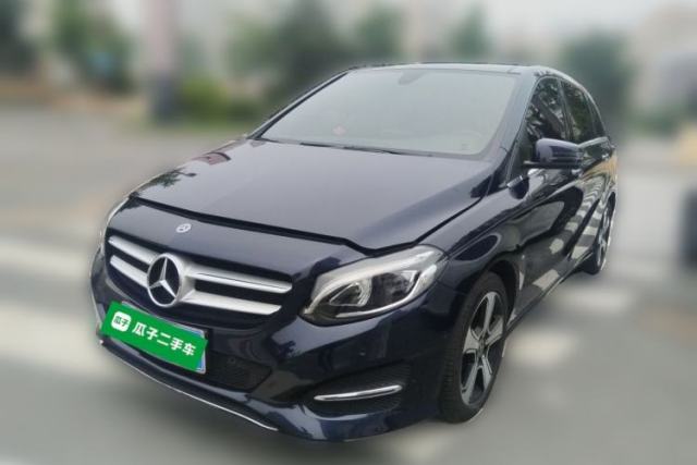 Ojetý Mercedes-Benz B-Class 2019 B 200 Fashion Model