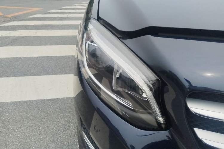 Used Mercedes-Benz B-Class 2019 B 200 Fashion Model Right Front Headlight