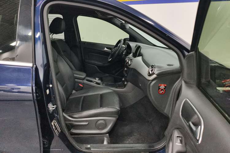 Used Mercedes-Benz B-Class 2019 B 200 Sport Edition Right Front Seat