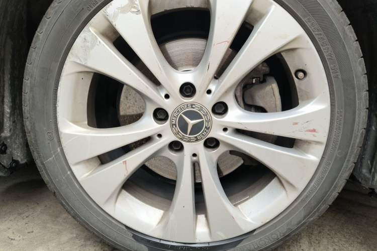 Used Mercedes-Benz B-Class 2019 B 200 Sport Edition Right Front Wheel Hub