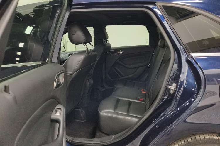 Used Mercedes-Benz B-Class 2019 B 200 Sport Edition Right Rear Seat