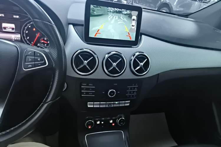 Used Mercedes-Benz B-Class 2019 B 200 Fashion Model Audio And AC Panel
