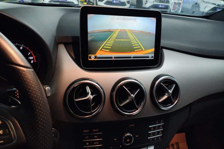 Used Mercedes-Benz B-Class 2019 B 200 Fashion Model Audio And AC Panel