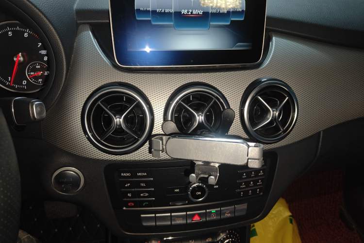 Used Mercedes-Benz B-Class 2019 B 200 Sport Edition Audio And AC Panel