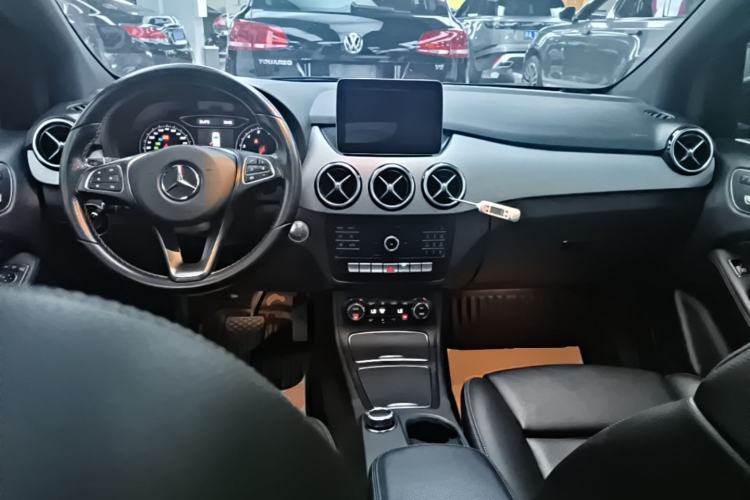 Used Mercedes-Benz B-Class 2019 B 200 Fashion Model Center Console