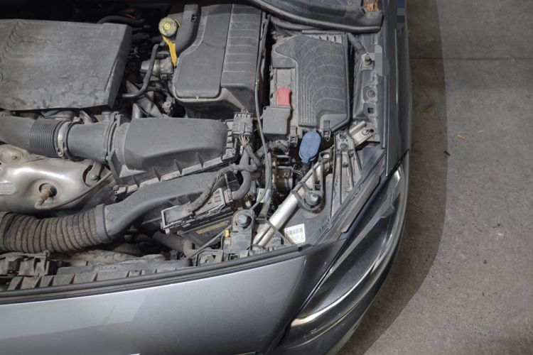 Used Mercedes-Benz B-Class 2019 B 200 Sport Edition Engine Bay Left