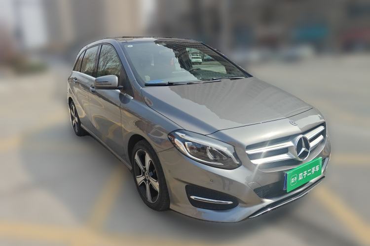 Used Mercedes-Benz B-Class 2019 B 200 Fashion Model Front Right 45 Deg