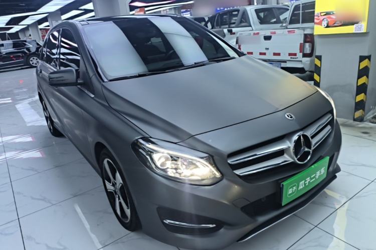Used Mercedes-Benz B-Class 2019 B 200 Fashion Model Front Right 45 Deg