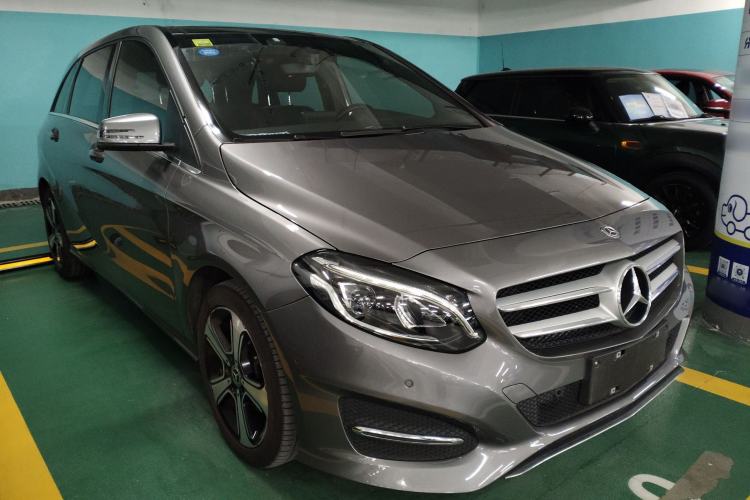 Used Mercedes-Benz B-Class 2019 B 200 Fashion Model Front Right 45 Deg