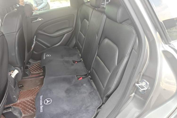 Used Mercedes-Benz B-Class 2019 B 200 Sport Edition Left Rear Seat