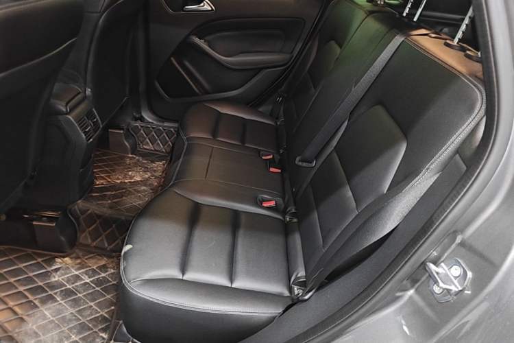 Used Mercedes-Benz B-Class 2019 B 200 Fashion Model Left Rear Seat