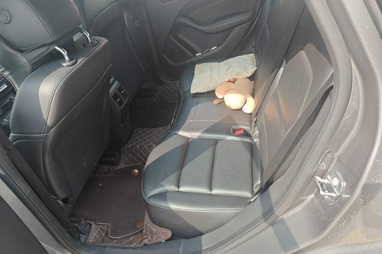 Used Mercedes-Benz B-Class 2019 B 200 Fashion Model Left Rear Seat